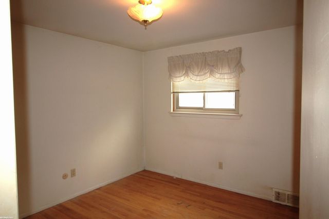 494 Lesdale Drive, Troy, MI 48085