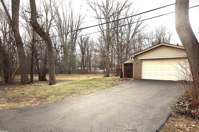 494 Lesdale Drive, Troy, MI 48085