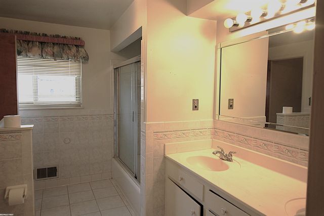 494 Lesdale Drive, Troy, MI 48085