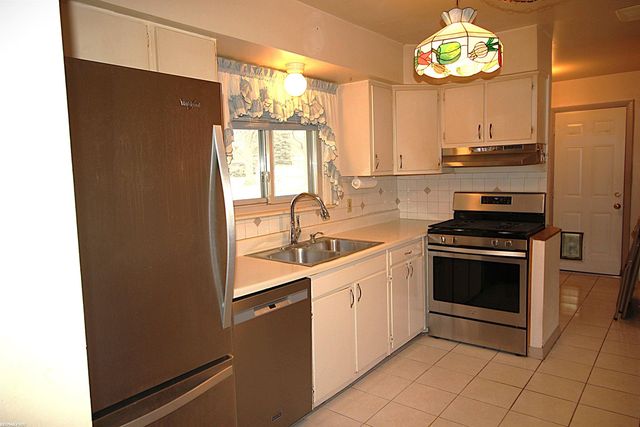 494 Lesdale Drive, Troy, MI 48085