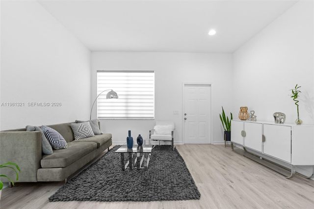 625 Bald Cypress Rd 625, Weston, FL 33327