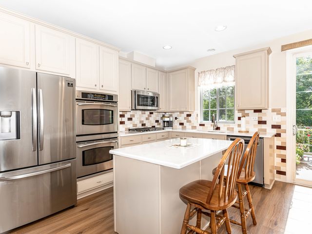 931 Winners Cup Court, Naperville, IL 60565