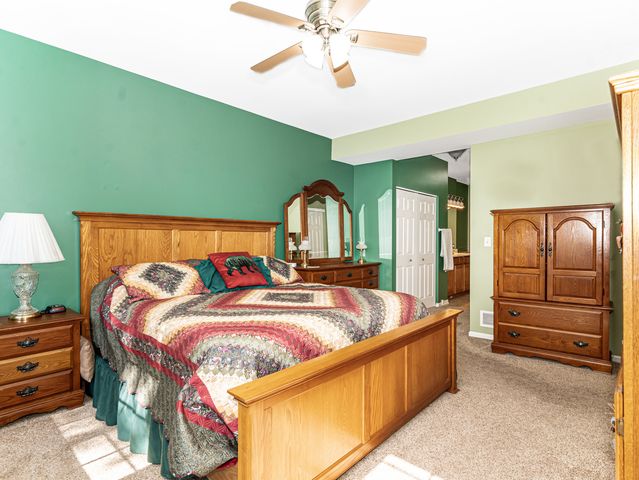 931 Winners Cup Court, Naperville, IL 60565
