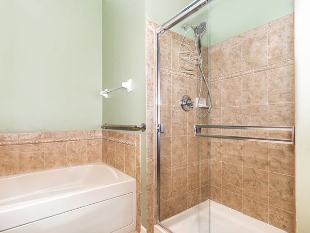 931 Winners Cup Court, Naperville, IL 60565