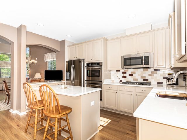 931 Winners Cup Court, Naperville, IL 60565