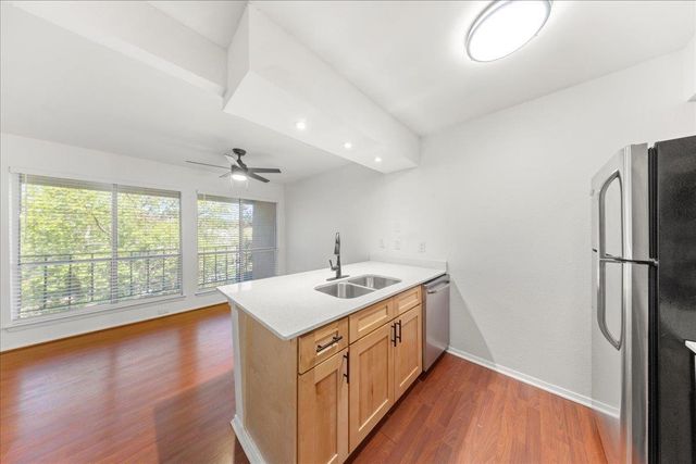 6910 Hart LN 110, Austin, TX 78731