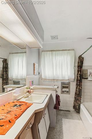 1078 E Hill Road, Grand Blanc, MI 48439