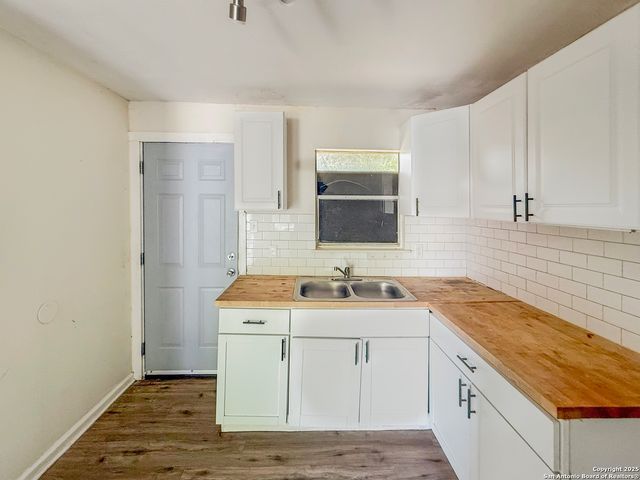 142 Eross, San Antonio, TX 78202