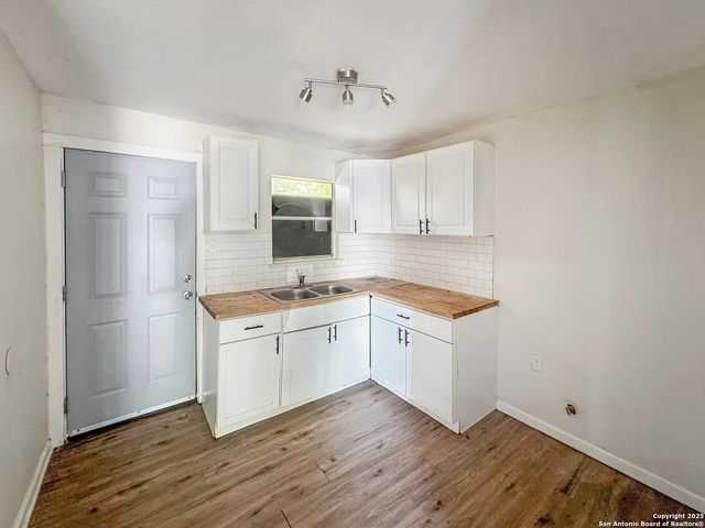 142 Eross, San Antonio, TX 78202