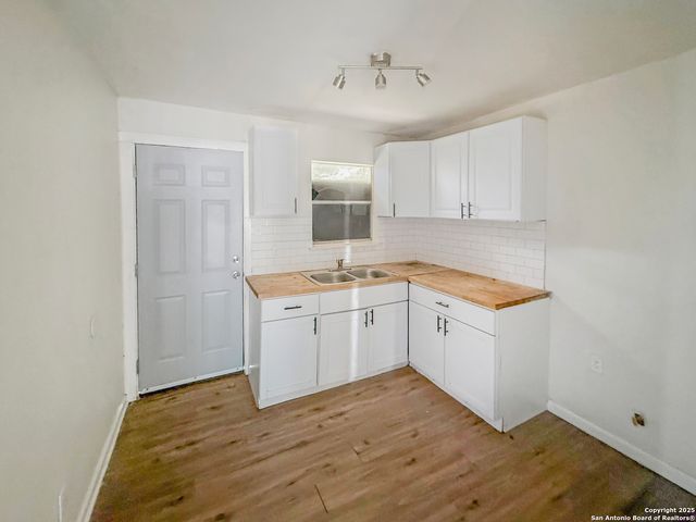142 Eross, San Antonio, TX 78202