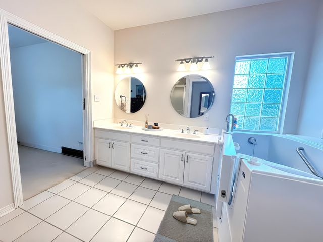 906 Van Winkle Circle, Athens, TX 75751