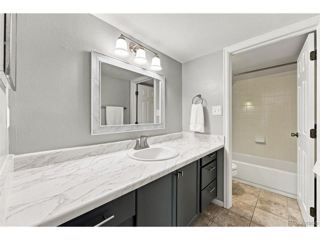 541 W Crestline Cir 10B1, Littleton, CO 80120