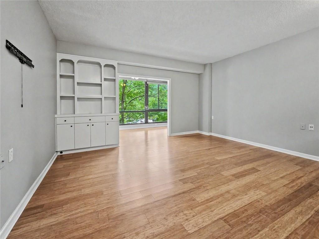 Image 10 of property listing at 1800 Clairmont Lake A314, Decatur, GA 30033