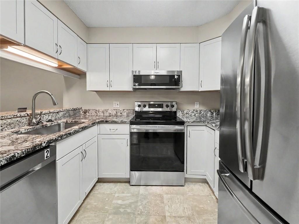 Image 15 of property listing at 1800 Clairmont Lake A314, Decatur, GA 30033