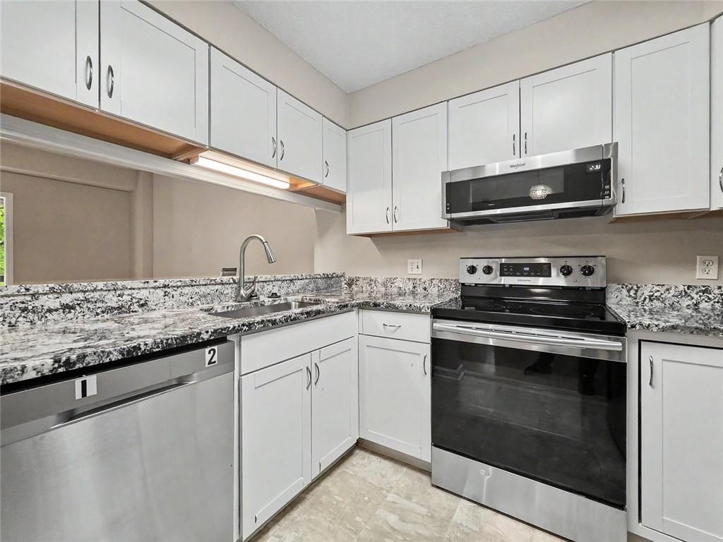 Image 16 of property listing at 1800 Clairmont Lake A314, Decatur, GA 30033