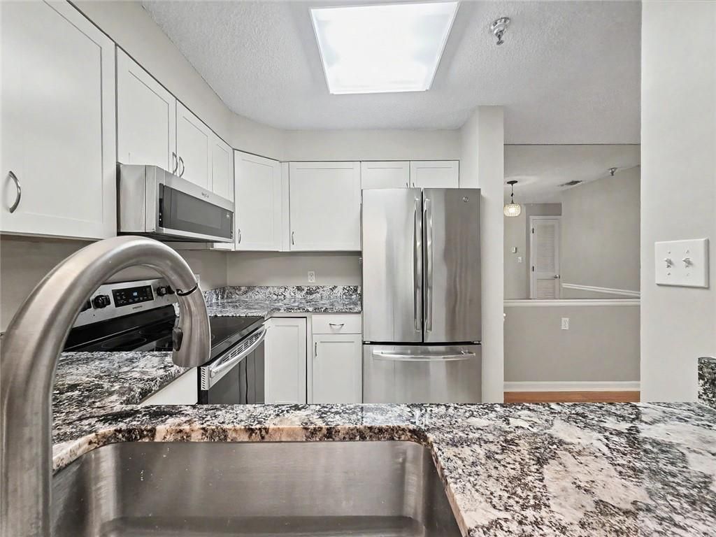 Image 17 of property listing at 1800 Clairmont Lake A314, Decatur, GA 30033