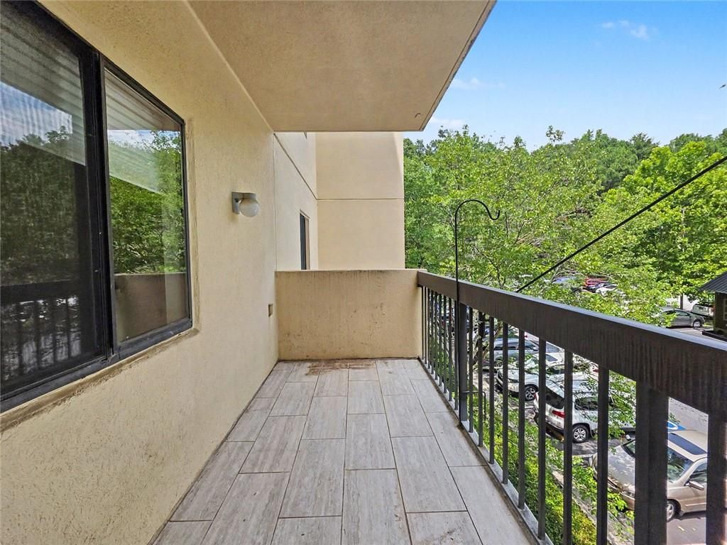 Image 24 of property listing at 1800 Clairmont Lake A314, Decatur, GA 30033
