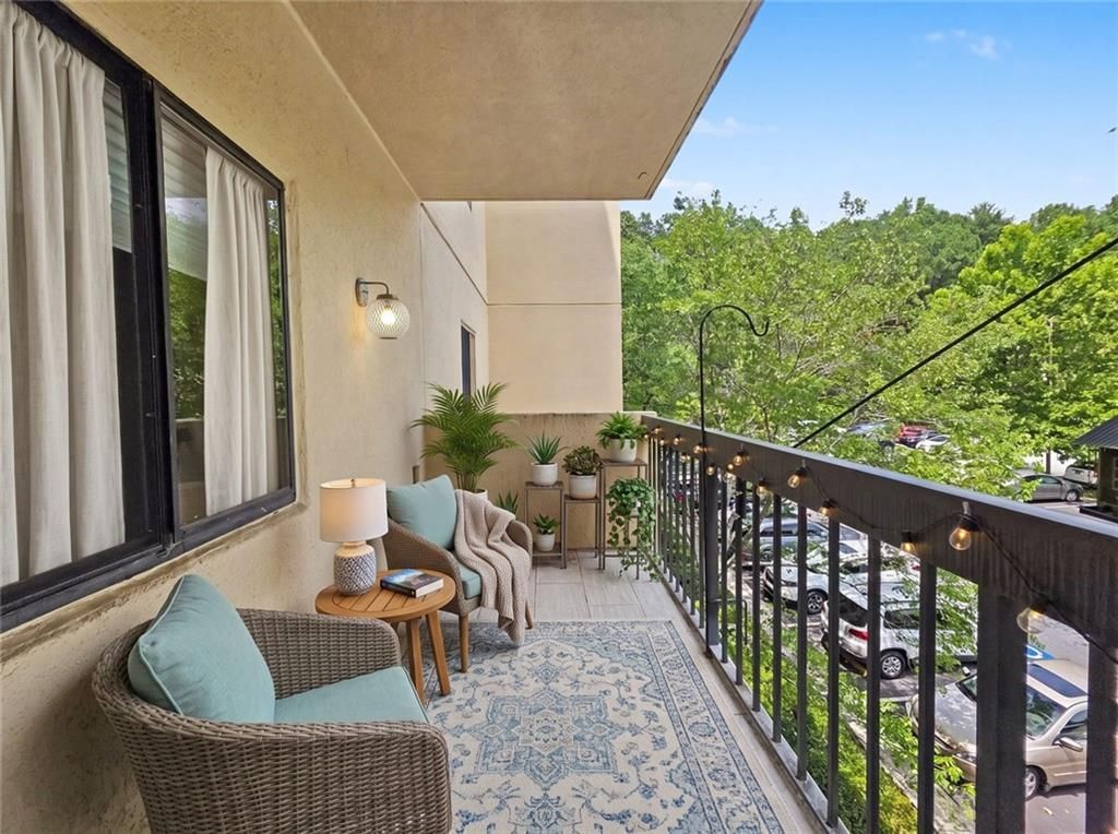 Image 25 of property listing at 1800 Clairmont Lake A314, Decatur, GA 30033
