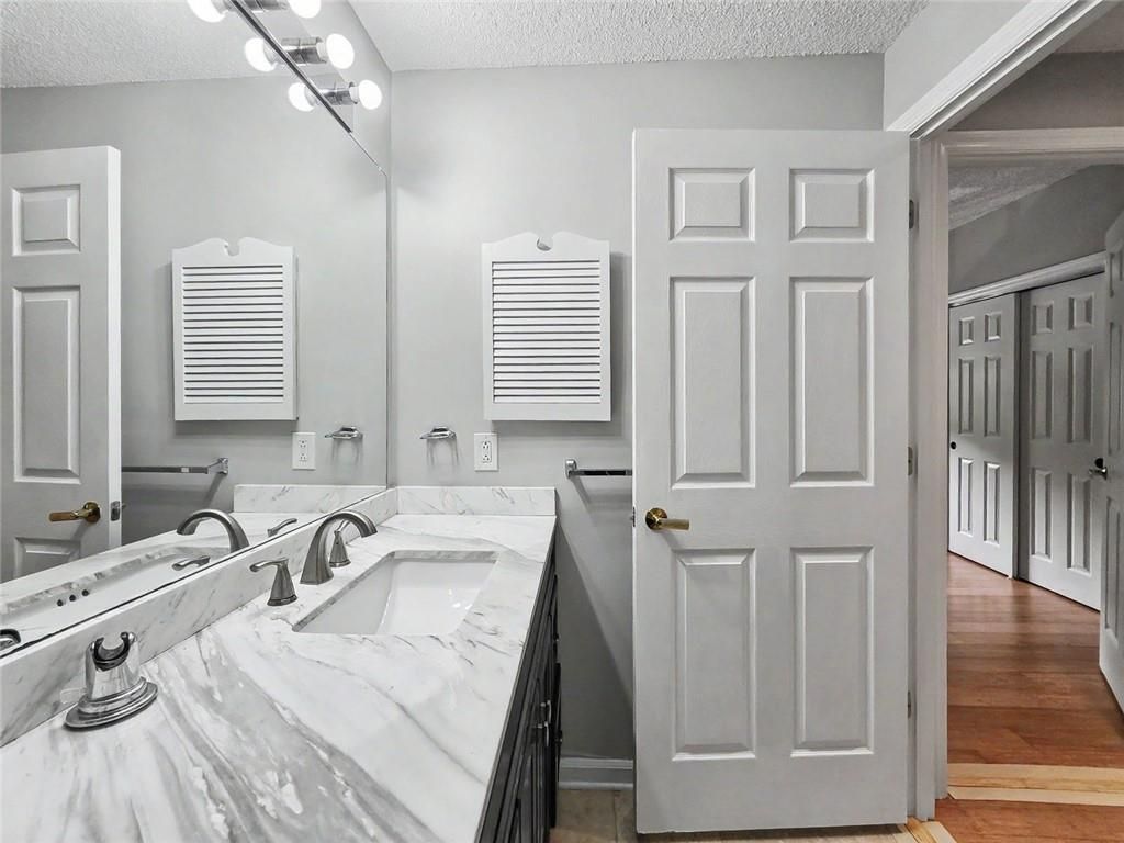 Image 29 of property listing at 1800 Clairmont Lake A314, Decatur, GA 30033