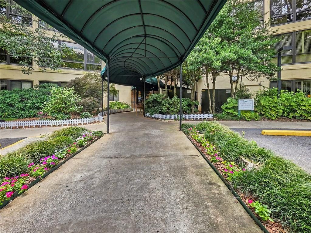 Image 3 of property listing at 1800 Clairmont Lake A314, Decatur, GA 30033