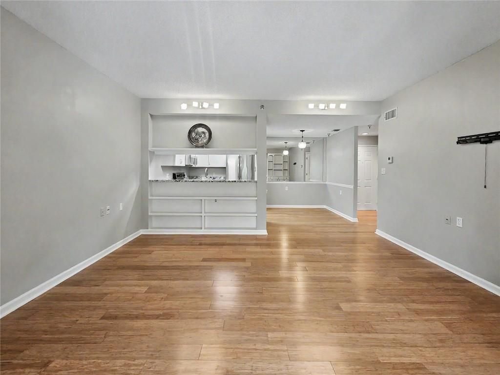 Image 8 of property listing at 1800 Clairmont Lake A314, Decatur, GA 30033