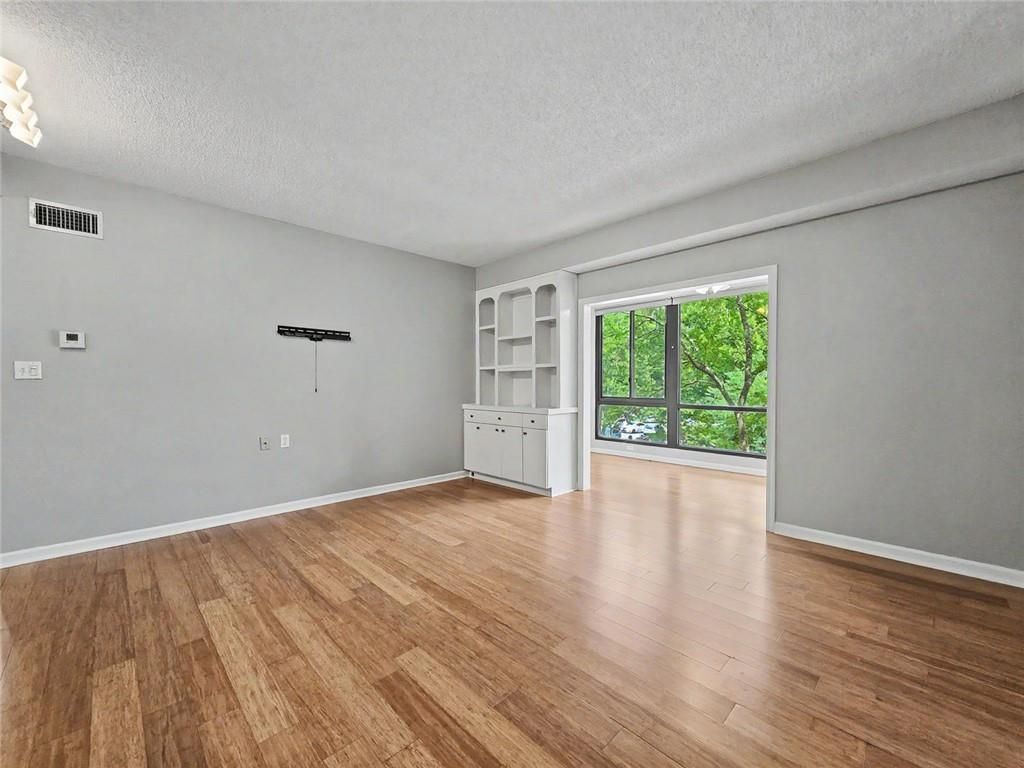 Image 9 of property listing at 1800 Clairmont Lake A314, Decatur, GA 30033