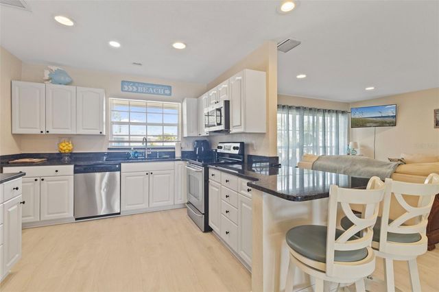 109 ARLINGTON COURT NE, Port Charlotte, FL 33952