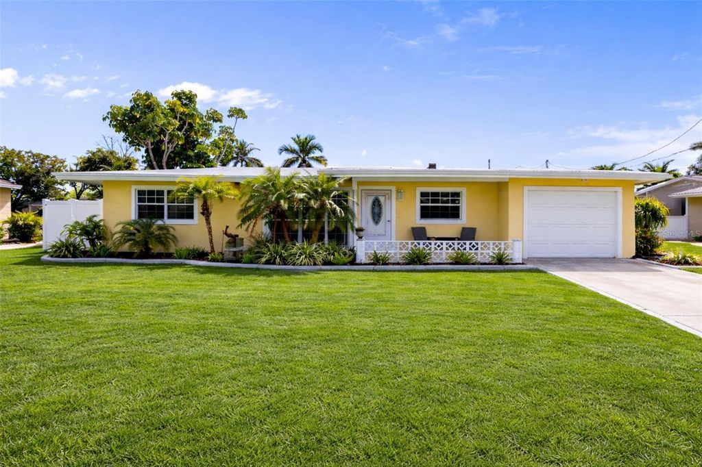 109 ARLINGTON COURT NE, Port Charlotte, FL 33952