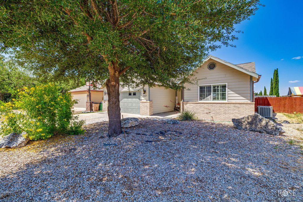 Image 3 of property listing at 5049 Windwood Drive, San Angelo, TX 76904