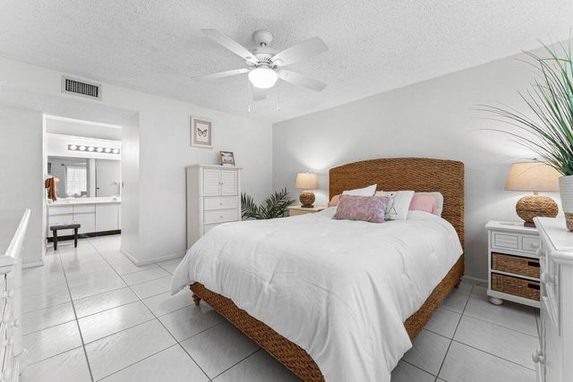 10 Via De Casas Sur 104, Boynton Beach, FL 33426