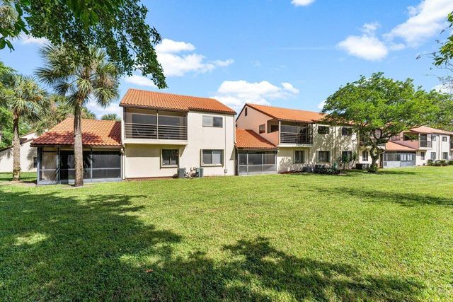 10 Via De Casas Sur 104, Boynton Beach, FL 33426