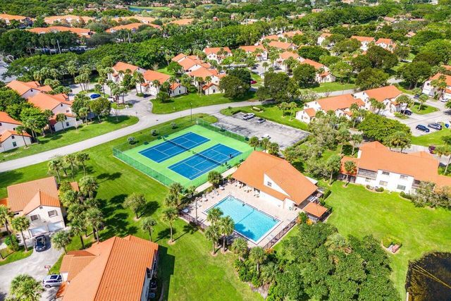 10 Via De Casas Sur 104, Boynton Beach, FL 33426