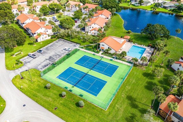 10 Via De Casas Sur 104, Boynton Beach, FL 33426