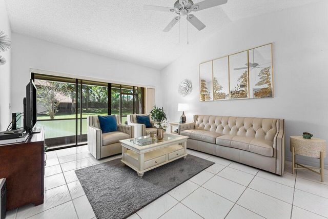 10 Via De Casas Sur 104, Boynton Beach, FL 33426