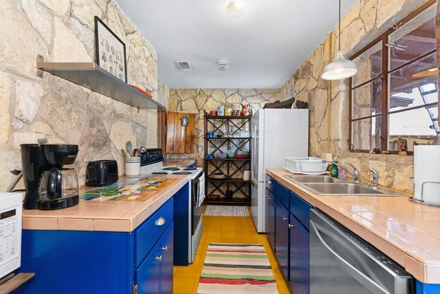 5322 N State Hwy 16, Bandera, TX 78003