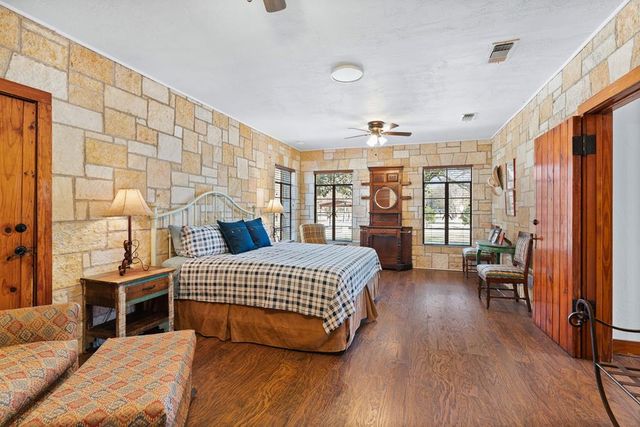 5322 N State Hwy 16, Bandera, TX 78003