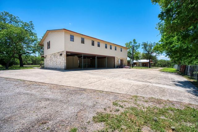5322 N State Hwy 16, Bandera, TX 78003