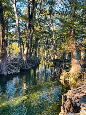 5322 N State Hwy 16, Bandera, TX 78003