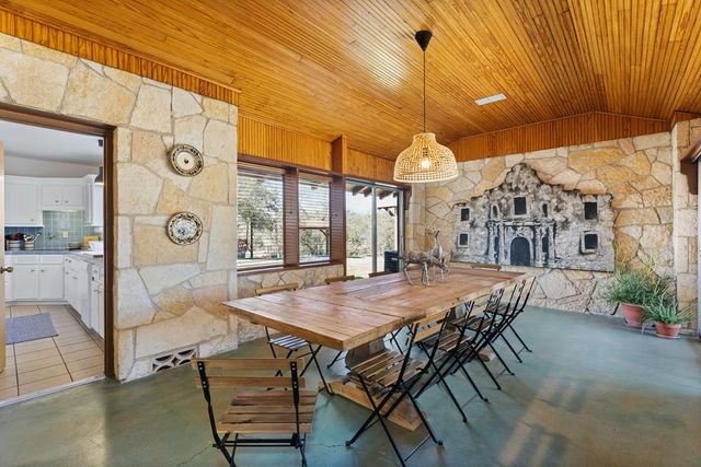 5322 N State Hwy 16, Bandera, TX 78003