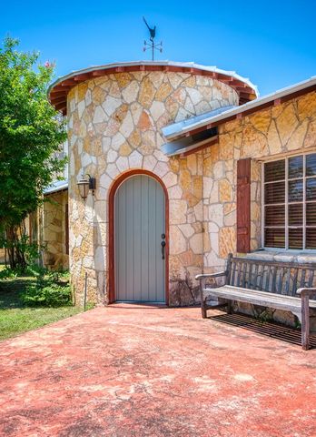 5322 N State Hwy 16, Bandera, TX 78003