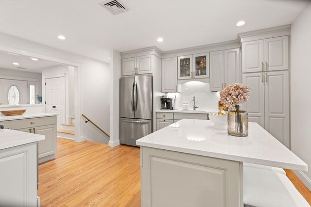 21 Buckingham Drive, Reading, MA 01867