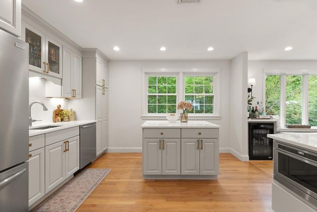 21 Buckingham Drive, Reading, MA 01867