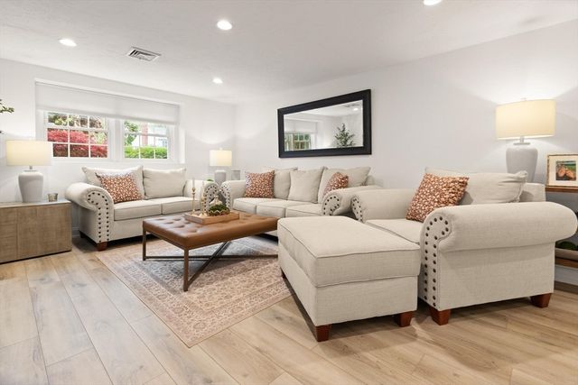 21 Buckingham Drive, Reading, MA 01867