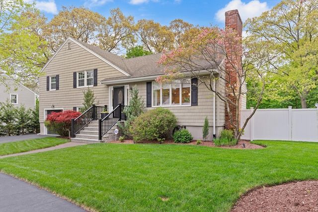 21 Buckingham Drive, Reading, MA 01867