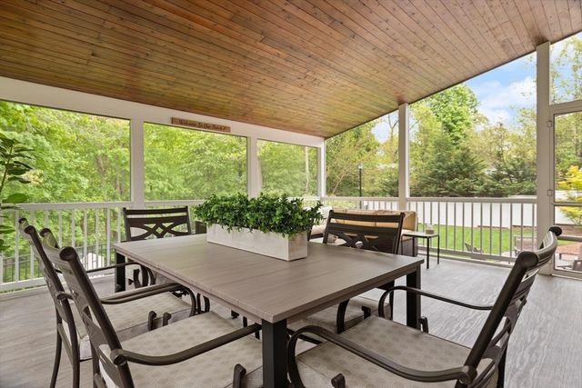 21 Buckingham Drive, Reading, MA 01867