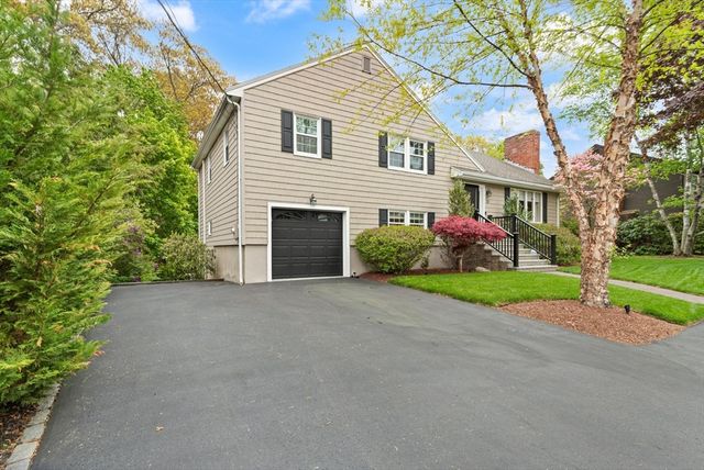 21 Buckingham Drive, Reading, MA 01867