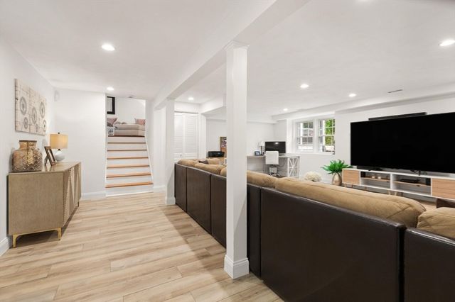 21 Buckingham Drive, Reading, MA 01867
