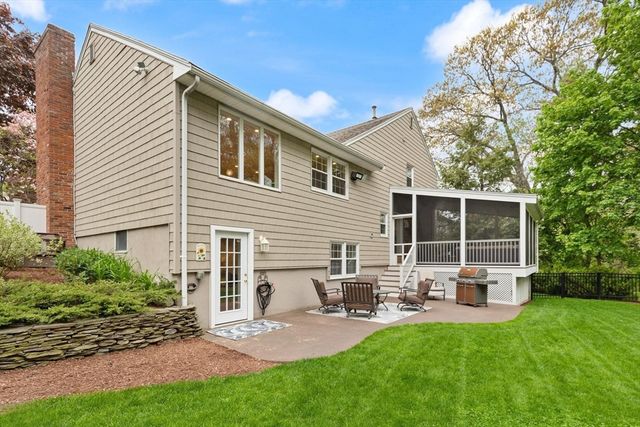 21 Buckingham Drive, Reading, MA 01867