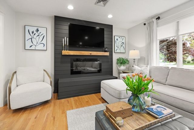 21 Buckingham Drive, Reading, MA 01867