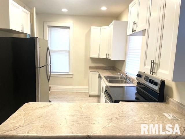 930 N 8TH Street, Springfield, IL 62702